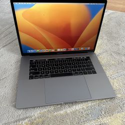 MacBook Pro 15” 3.1ghz Quad Core i7 16gb Ram 500gb Ssd 