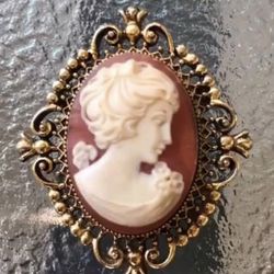 Vintage Avon Cameo Locket Brooch