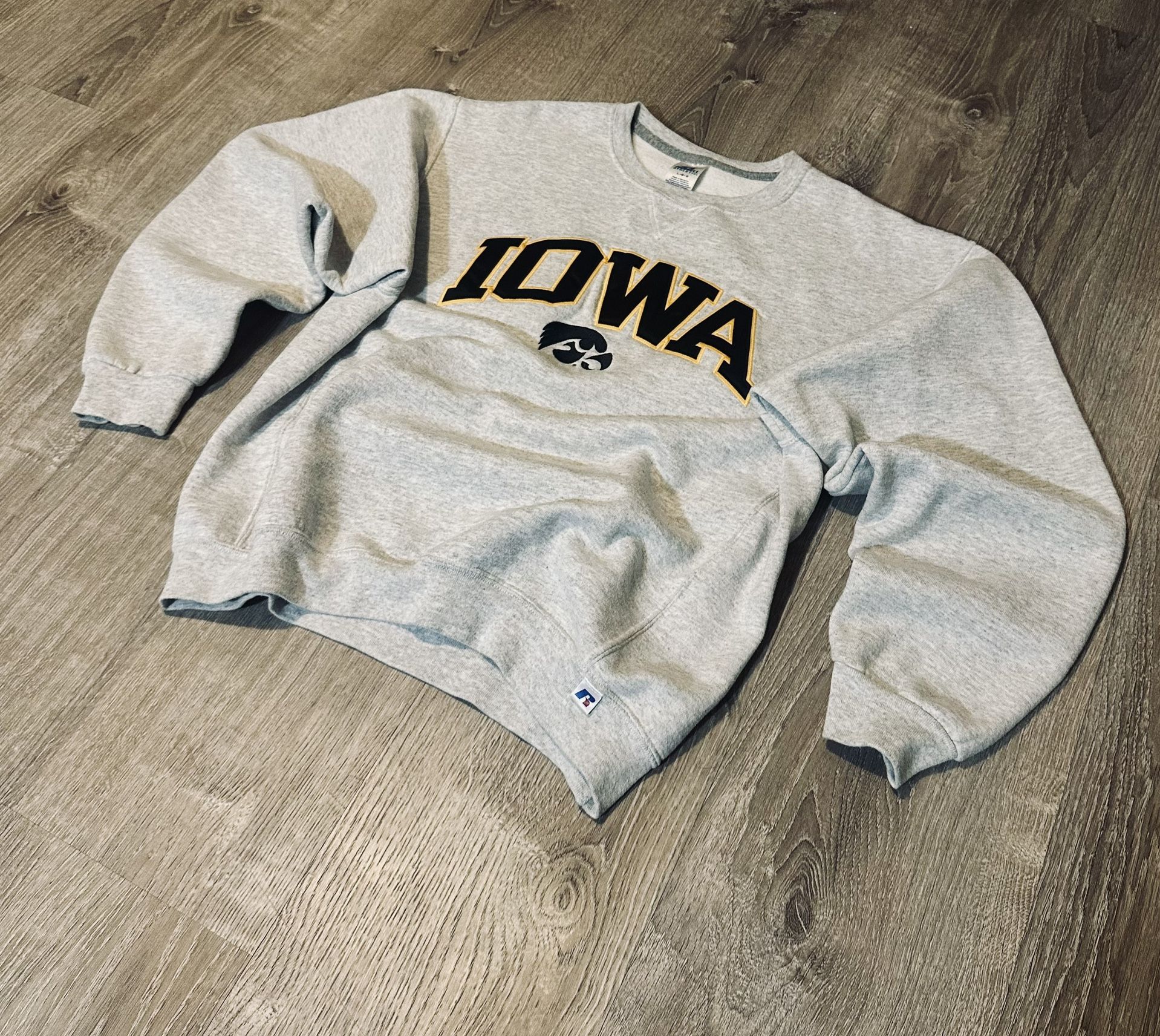 Vintage Russell Athletic Iowa Hawkeyes Crewneck Sweatshirt – Gray – Size Large