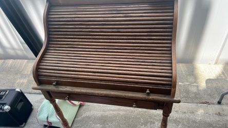 Roller desk