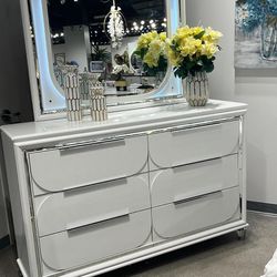 📌Tarian Dresser And Mirror 
ACME$10 Down Payment Financing And Delivery Available 