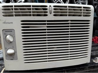Used window AC unit-working good! $100