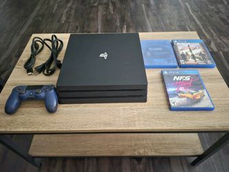 Playstation 4 Slim 1TB : PS4 : 1 Wireless Controller + 2 Games + Cables