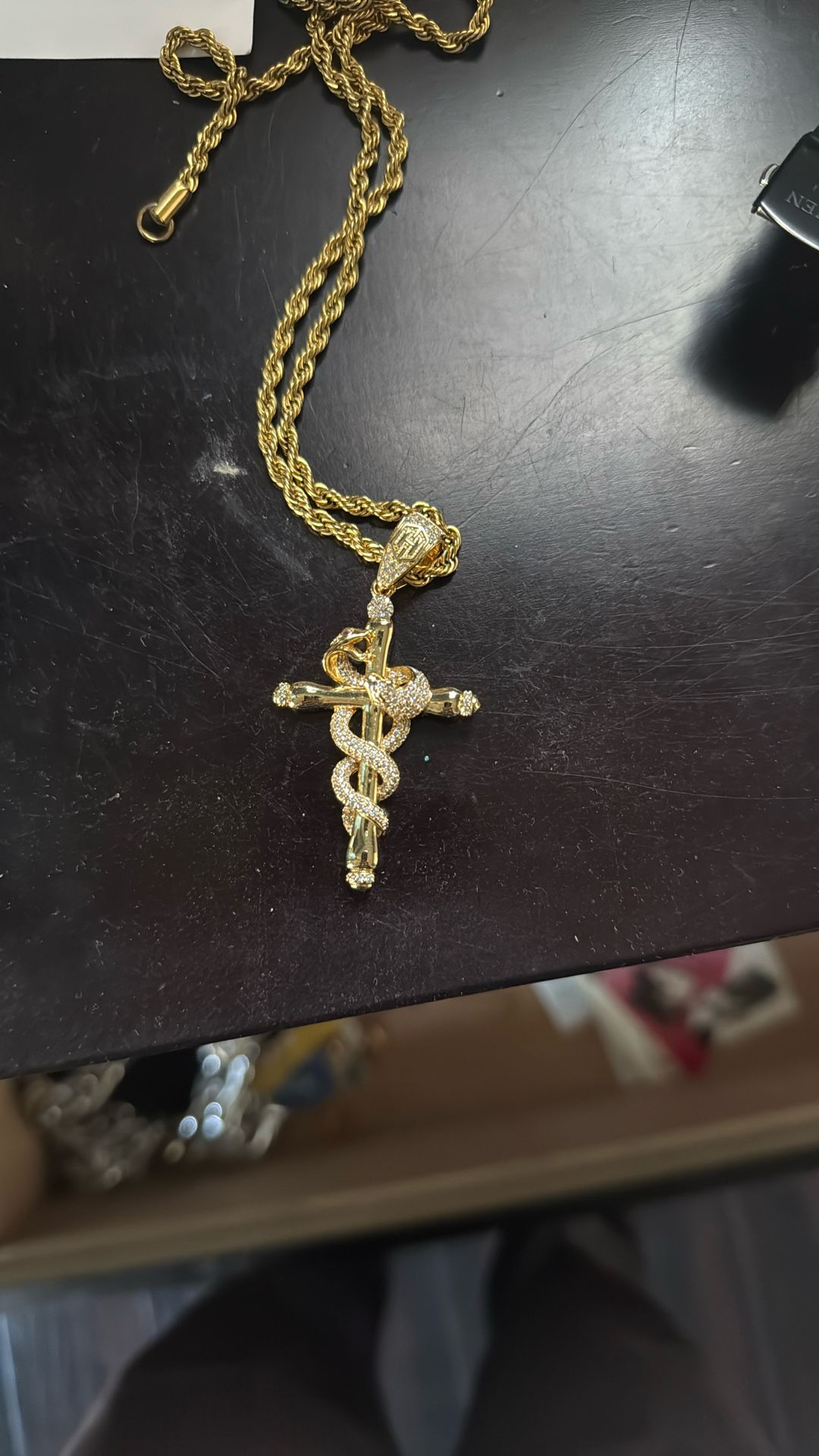 hello ice pendant 