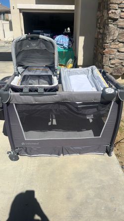 Bassinet/ playpen