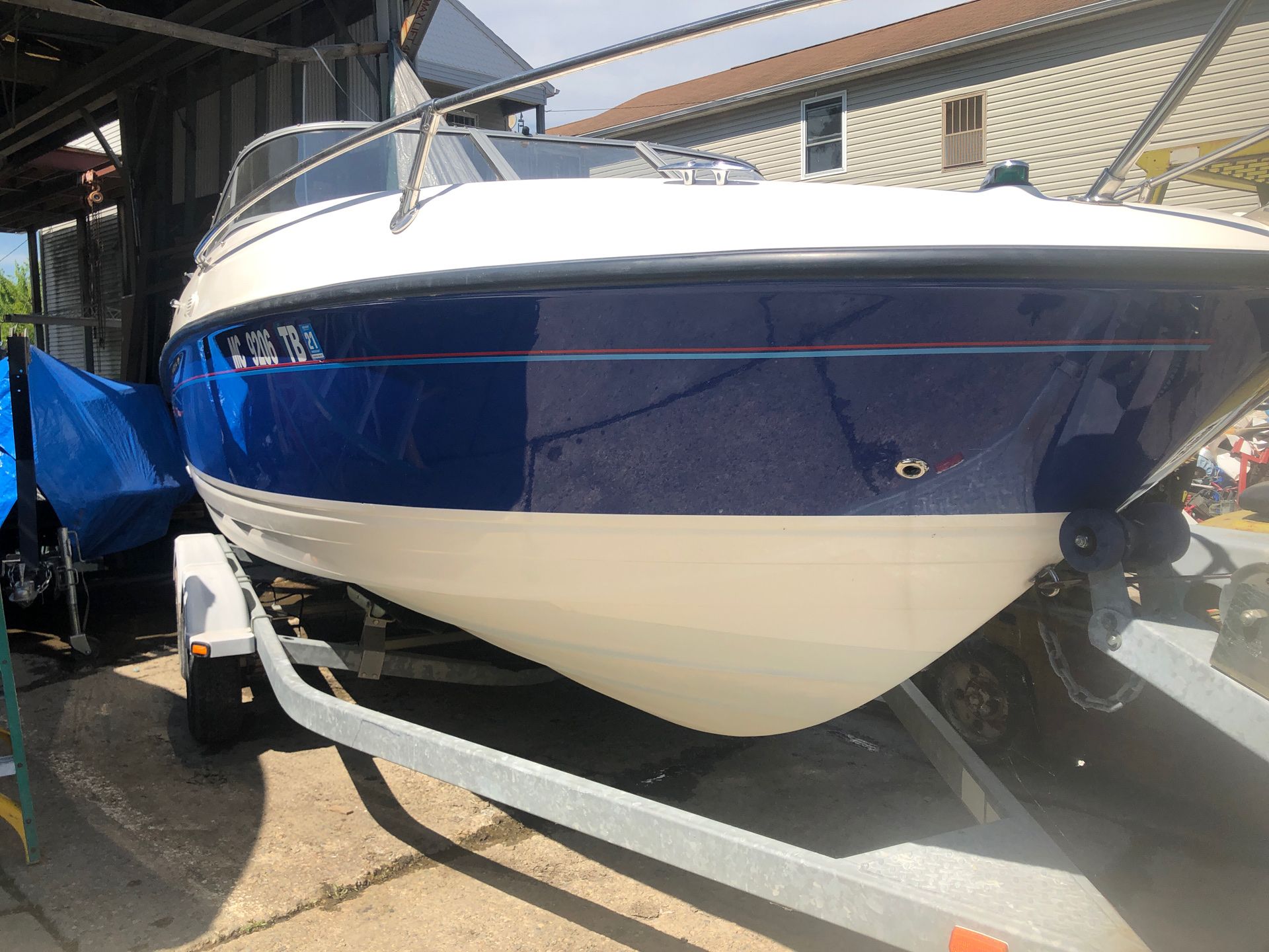 2006 Bayliner 21 foo Bimini top Tonto cover GPS anchor In-line galvanized tandem axle trailerin line bumpers ready to go in the water many extras