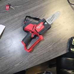 Milwaukee M12 Hatchet / Pruning Saw