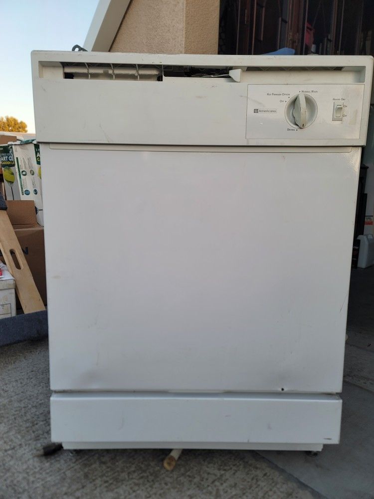 DISHWASHER AMERICAN BY GE