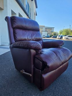 NEW LAZY BOY ASTOR ROCKER RECLINER CHAIR (READ AD)