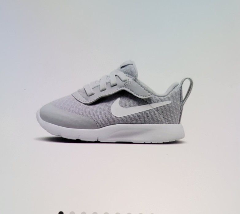 Nike Tanjun Baby/Toddler Shoe Size: 4 C
