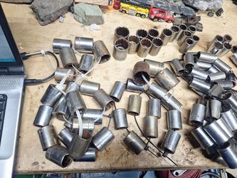 CRAFTSMAN  1/2 IN SOCKETS