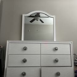 Dresser W/mirror