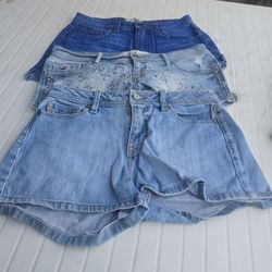 Used Chores Jeans Size  F21  Size S mall  27 Medium  Everything 5