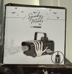 SKELETON HANDS FOG MACHINE (NEW IN BOX)