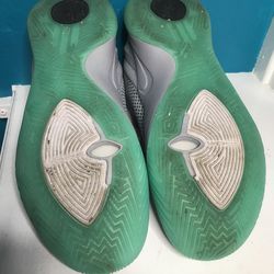 Nike Kyrie Flytrap EP Grey "Green Flow" Size 8 for Sale in CA - OfferUp