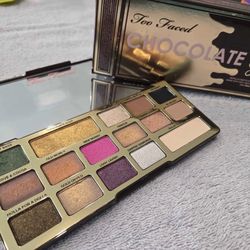 MAKEUP EYESHADOW PALETTES