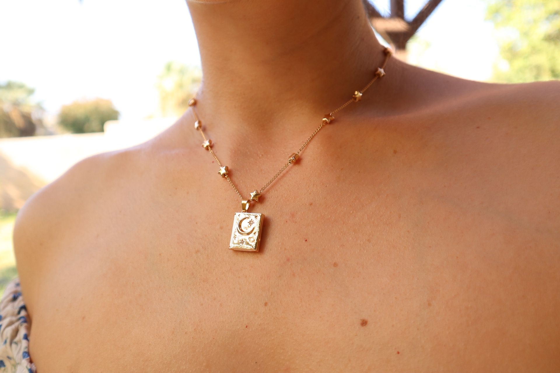 Moon And Stars Locket (Magnetic)