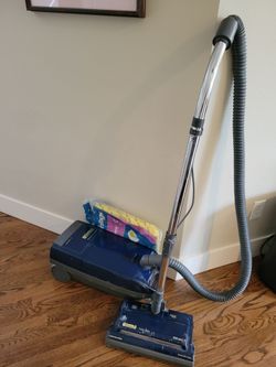 Kenmore Cannister Vacuum w/7 replacement bags