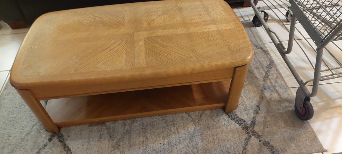 Coffee TABLE THAT LUFTS UP AND TWO END TABLES