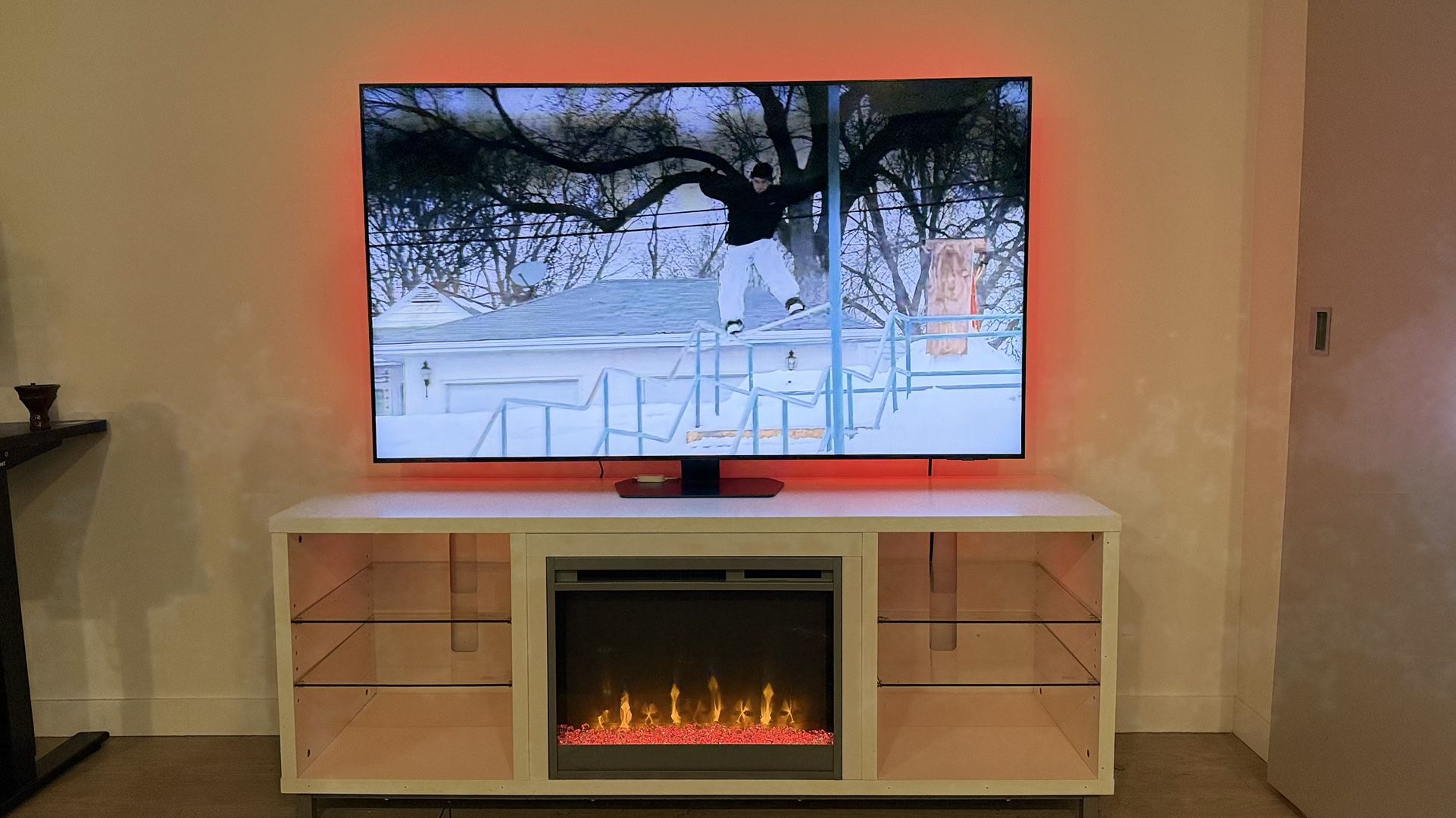 🔥 Moving Sale – Samsung 65” TV + Sectional Sofa + Fireplace Stand (Downtown Seattle)