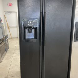 Black used Refrigerator- Nevera Works Perfect 
