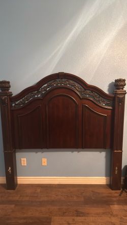 Queen bedframe
