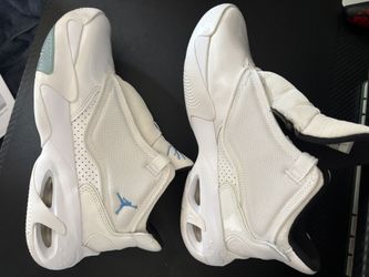 Jordan Max Aura 4 White University