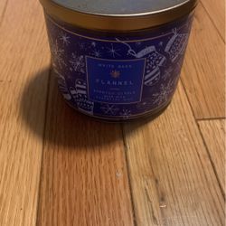 New Flannel 3 Wic Candle by bath & body works 