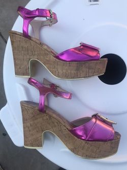 Metallic fushia colored platforms. Size 9 woman. Halloween ensemble?