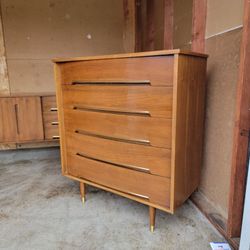 Mid Century Modern Dresser 