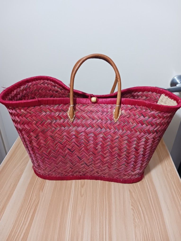 Like New Handwoven Tote Bag πβ€οΈ with Leather Handles