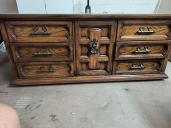 Dresser With 3 Mirrors 
