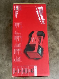 Milwaukee M18 18-Volt Lithium-Ion Cordless Electric Portable Inflator (Tool-Only)