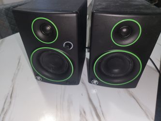 CR 3 Powered Mackie Speakers
