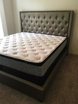 Brand new GOLD / diamonds King head board with mattress $750 easy as ordering 🍕 , immediate delivery