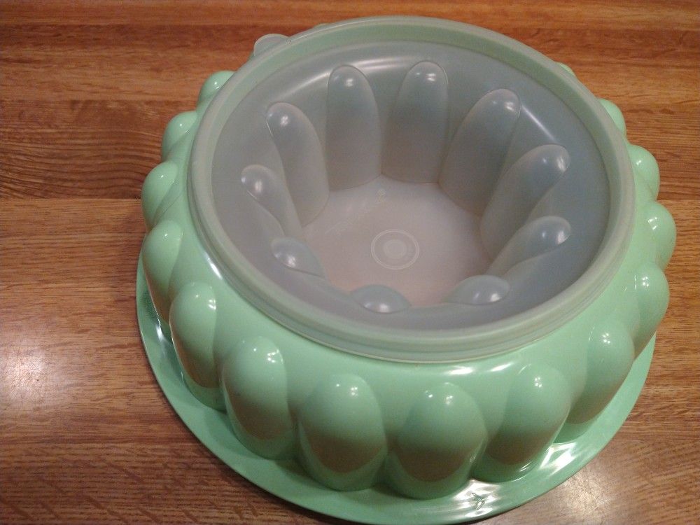 Like New Tupperware Jello Mold