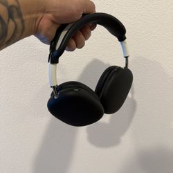 AirPod Max (Gen 1)
