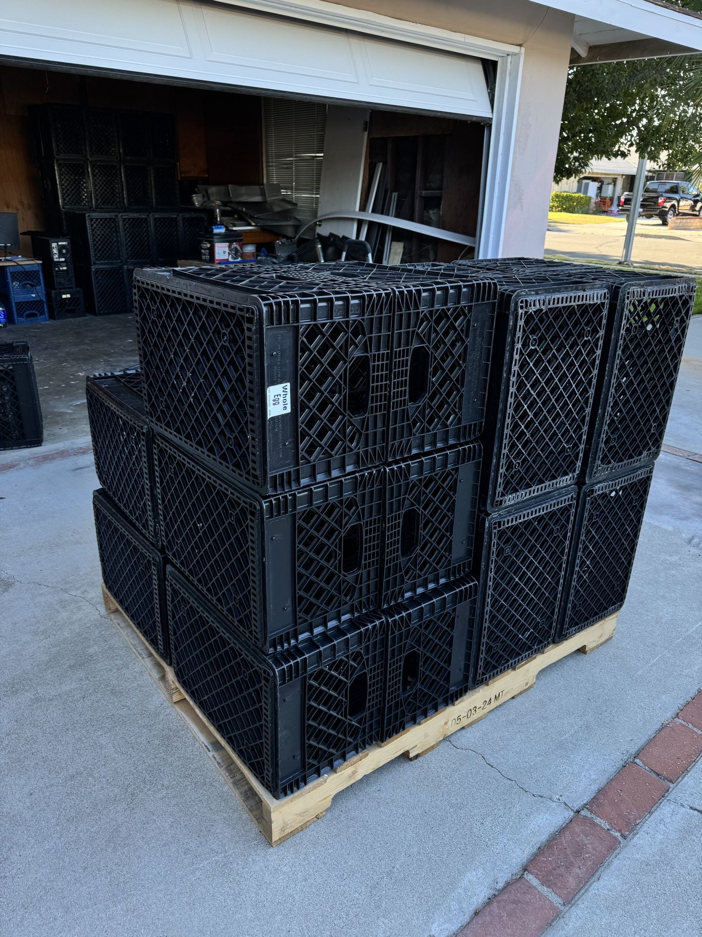 24QT PLASTIC MILK CRATES