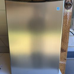 Mini Fridge Danby 