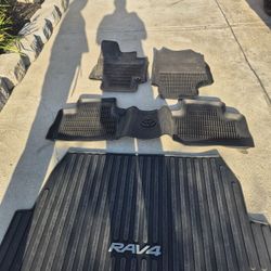 2025 Toyota Rav4  Mats