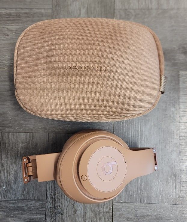 Beats Studio Pro x Kim Kardashian – Bluetooth Noise Cancelling Headphones,Personalized Spatial Audio, USB-C Lossless Audio, Apple & Android