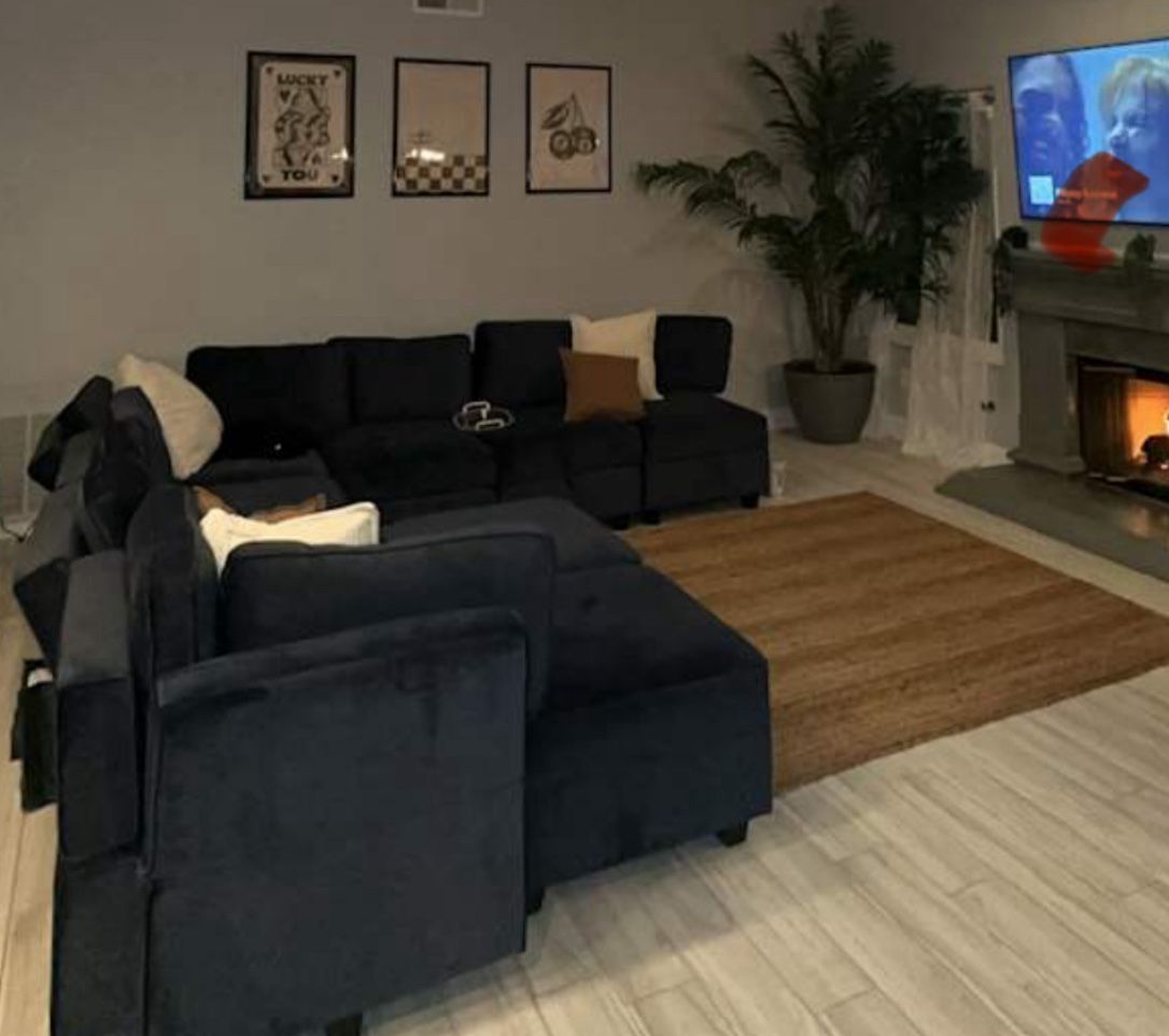 Large Sectional Couch, Versitle 