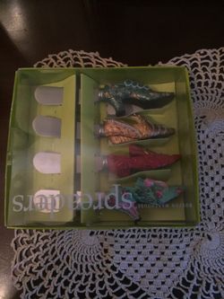 Deluxe Boston Warehouse Fancy Feet Spreaders