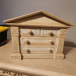 Beautiful Jewelry/Storage Box