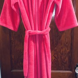 Ladies HOT PINK PLUSHY ROBE 22 “ Shoulders x 56 “ LENGHT inside Ties One Pocket Very Soft Open Box Unused