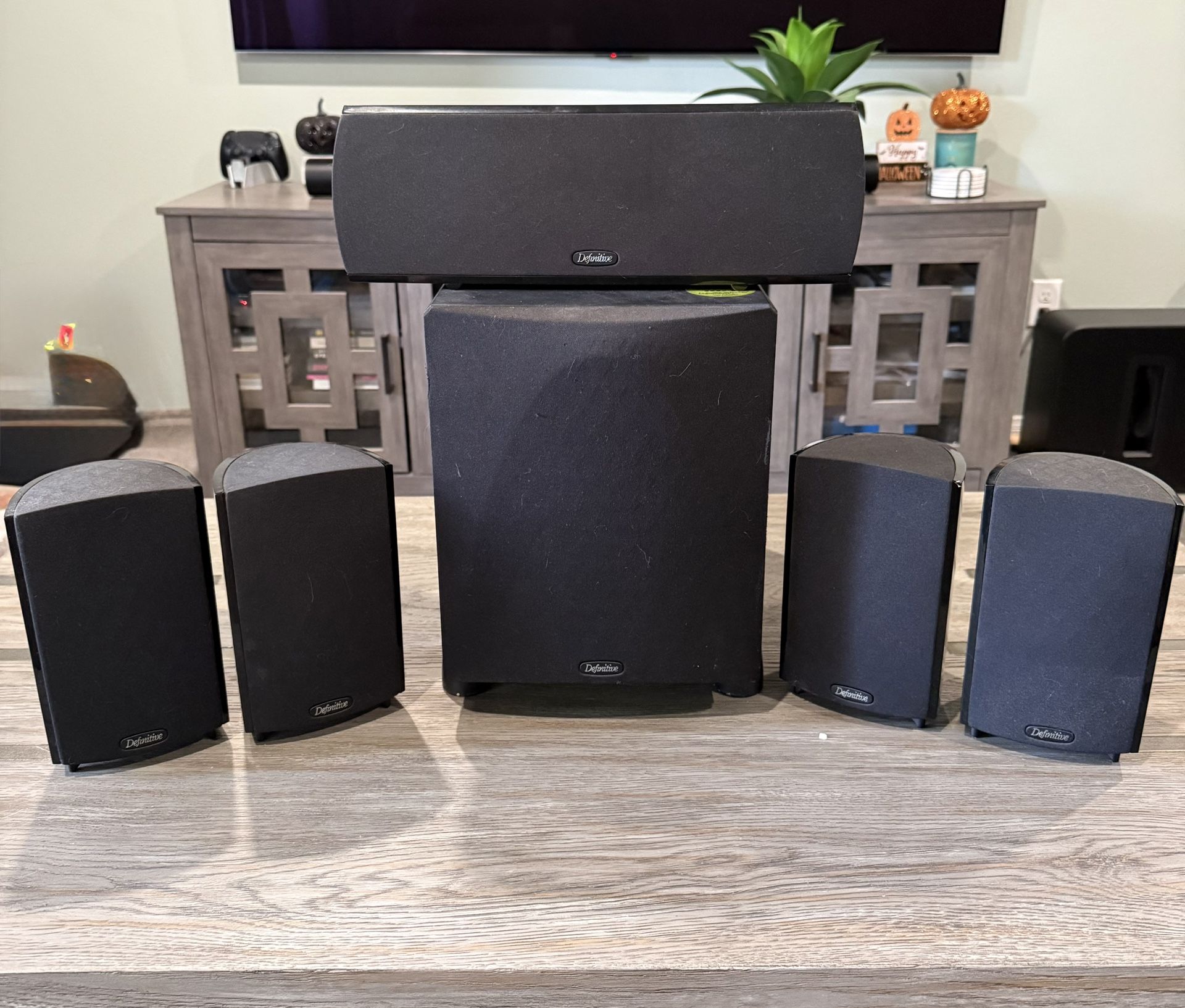 Definitive Technology 5.1 Surround Sound ProCinema 800 Speaker System
