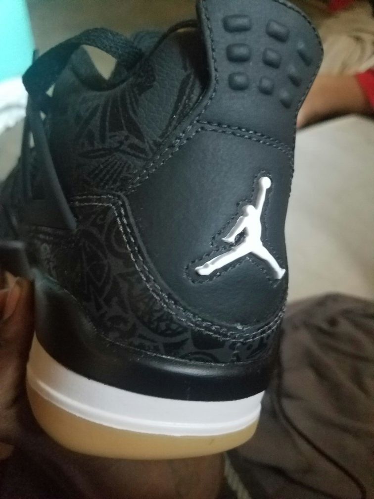 Air Jordan 4 retro size 7 y