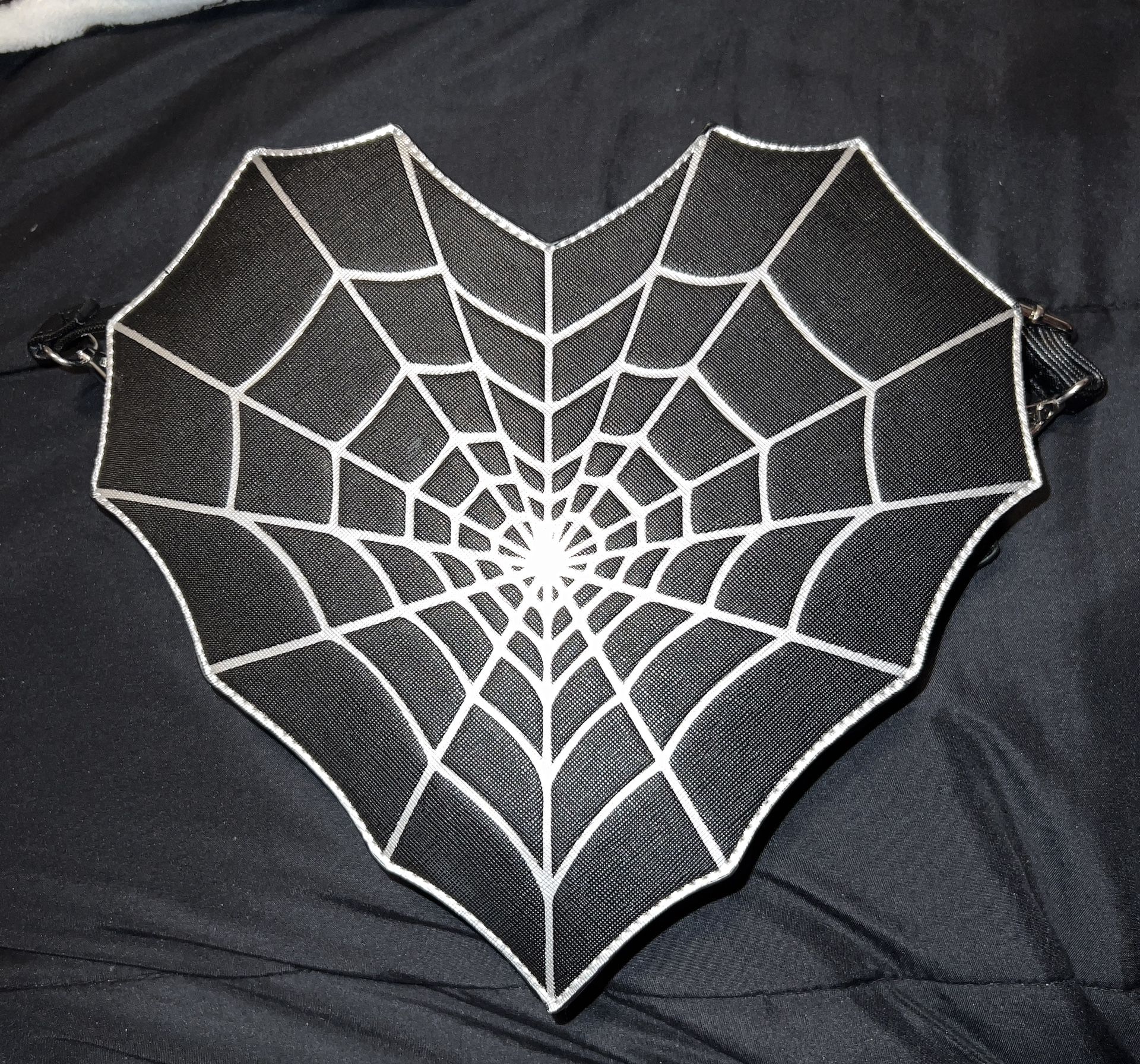 Spiderweb Hear Bag