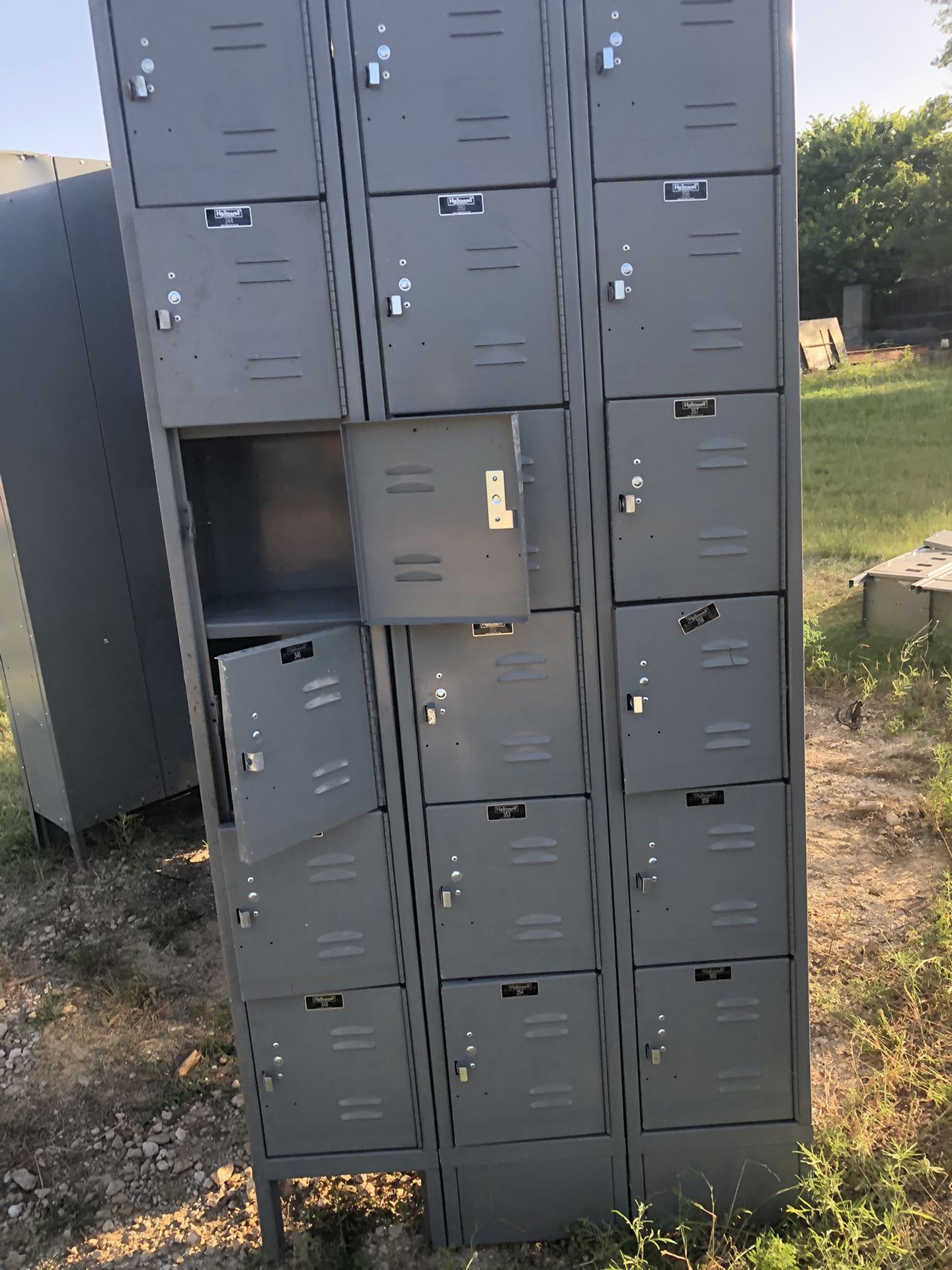 EMPLOYEES LOCKERS 7FT TALL 3Ft WIDE 90 EACH 7 LOCKERS IF YOU TAKE