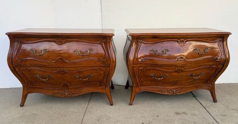 1970’s Henredon “folio 10” low Bombe chest/ Nightstand